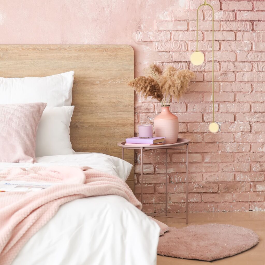 Boule Suspendue Noir avec tête de lit bois et mur rose
