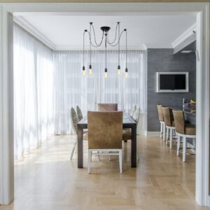 Lampe suspension araignée dans salle à manger