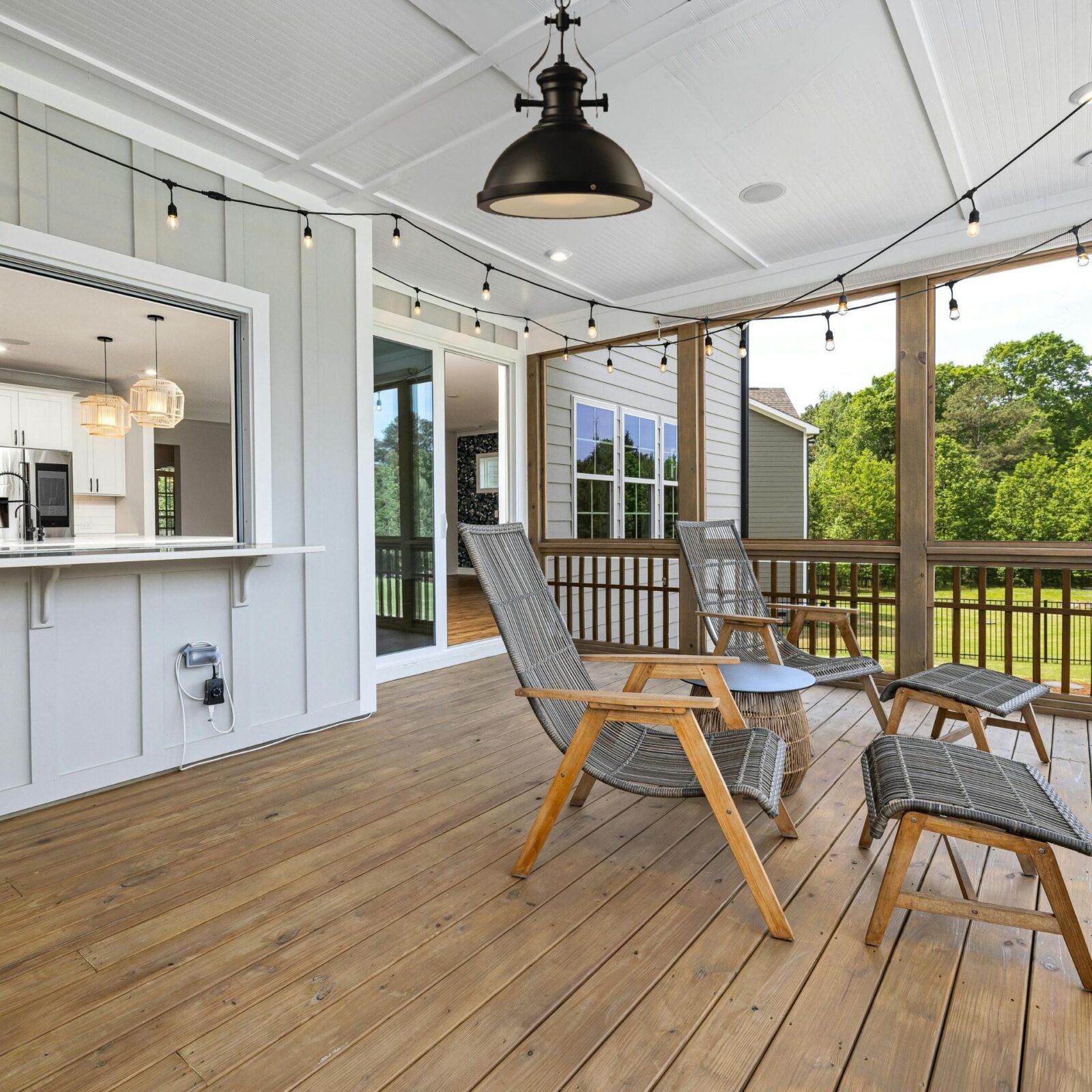 luminaire suspension exterieur design pour terrasse en bois