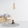 Suspension bambou tressé dans la chambre d'enfant