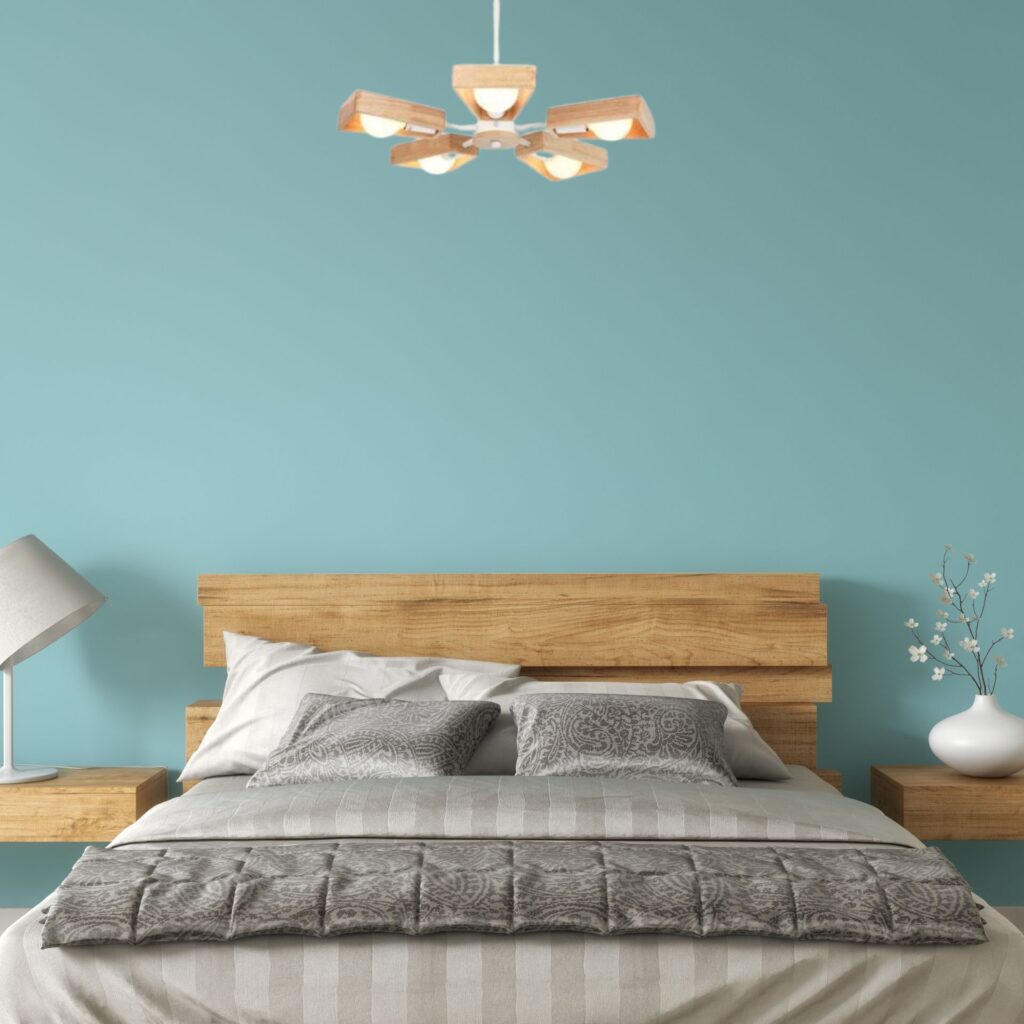 Suspension bois étoile dans chambre gris et bleu