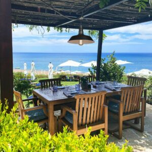 Suspension extérieur maison pour salle à manger avec vue sur la mer