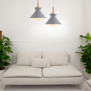 Suspension industrielle alu dans salon blanc