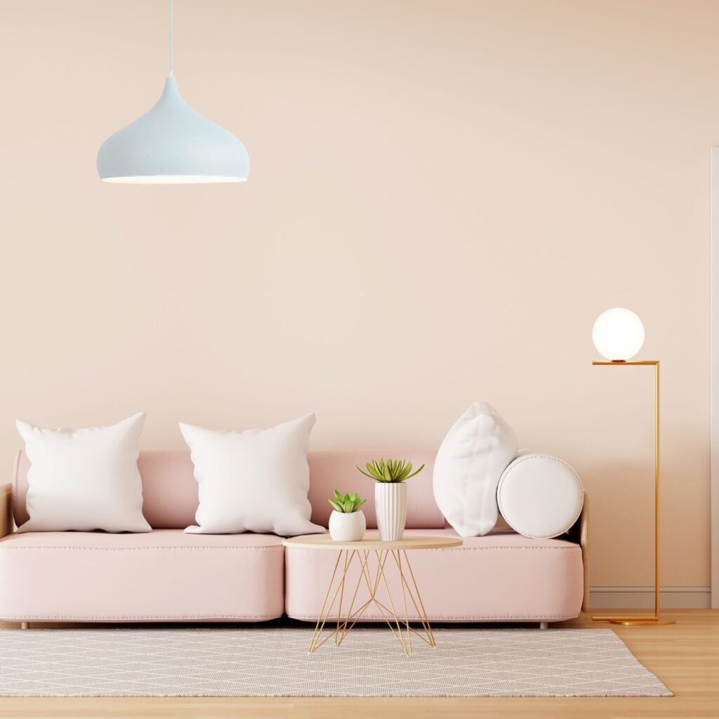 Suspension luminaire couleur dans salon rose