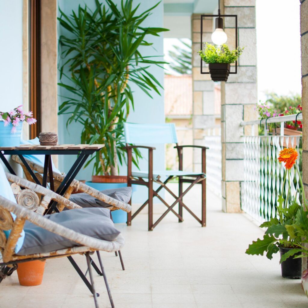 Suspension luminaire plante dans terrasse extérieur