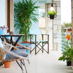 Suspension luminaire plante dans terrasse extérieur