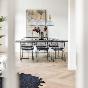Suspension meÌtal 3 lampes dans salle Ă manger en verre