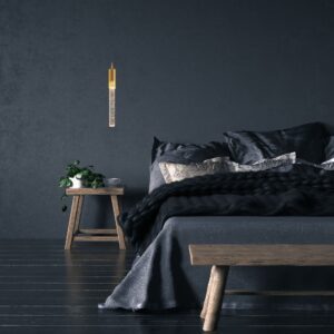 Suspension tube cristal dans une chambre sombre