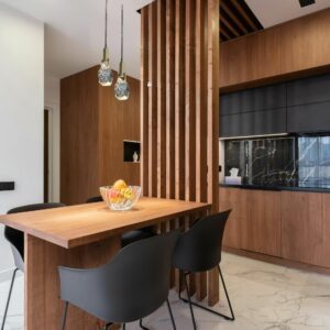suspension verre et laiton table cuisine