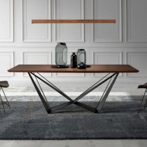 Barre de suspension bois dans salle a manger table bois